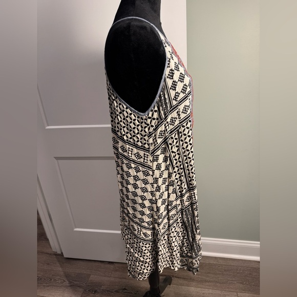 THML Black and White Geometric shark bite hem Dress Aztec Navajo inspired print - Picture 2 of 8